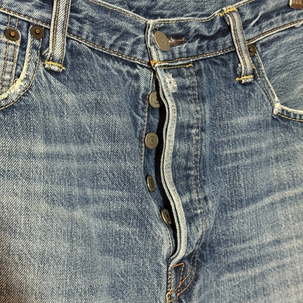 Levi's Cutoffs - Picture 2 of 4